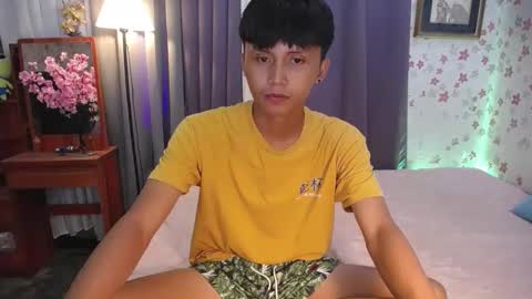 Snapshot of asiansmokeyxx chatting on 01.25.25 prince online show from 01.25.25