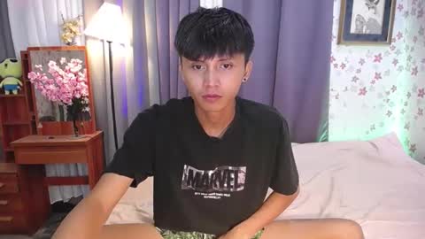 Snapshot of asiansmokeyxx chatting on 02.01.25 prince online show from 02.01.25