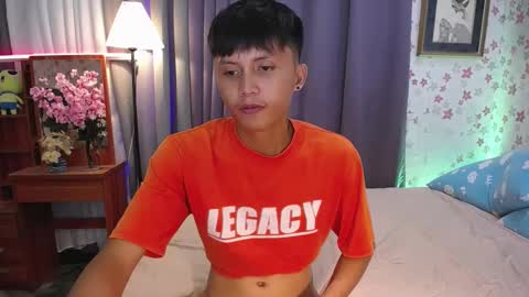 Snapshot of asiansmokeyxx chatting on 02.06.25 prince online show from 02.06.25