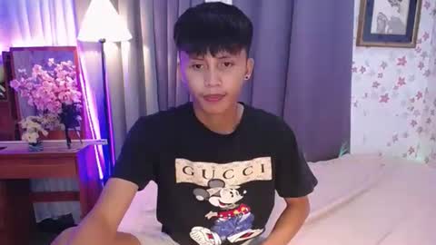 Snapshot of asiansmokeyxx chatting on 02.13.25 prince online show from 02.13.25
