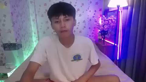 Snapshot of asiansmokeyxx chatting on 03.12.25 prince online show from 03.12.25