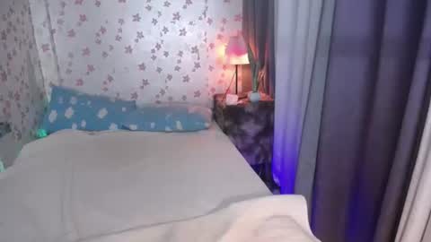 Snapshot of asiansmokeyxx chatting on 12.15.25 prince online show from 12.15.25