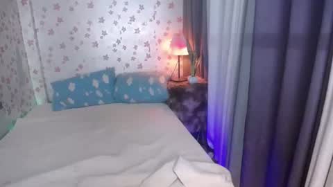 Snapshot of asiansmokeyxx chatting on 12.17.25 prince online show from 12.17.25