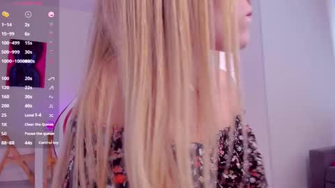 Caroline online show from 03.08.25