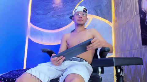 Snapshot of asmodeohot20 chatting on 12.16.25 asmodeohot20 online show from 12.16.25