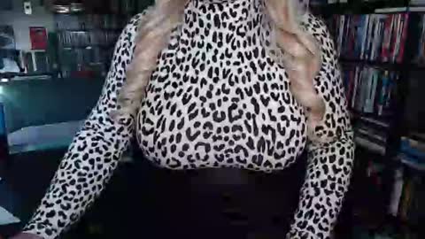 Snapshot of aspen_vale chatting on 09.29.25 Aspen Vale online show from 09.29.25
