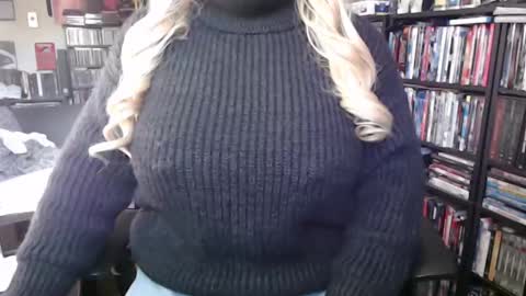 Snapshot of aspen_vale chatting on 10.09.25 Aspen Vale online show from 10.09.25