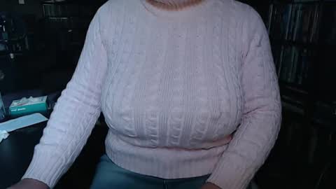 Snapshot of aspen_vale chatting on 10.12.25 Aspen Vale online show from 10.12.25