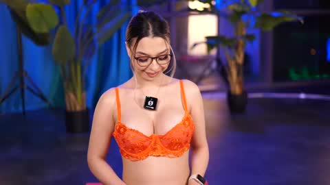 Snapshot of assmerising chatting on 03.02.25 Starting 930 PM EU TIME online show from 03.02.25