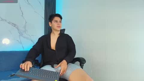 Snapshot of astablack_ chatting on 10.17.25 astablack_ online show from 10.17.25