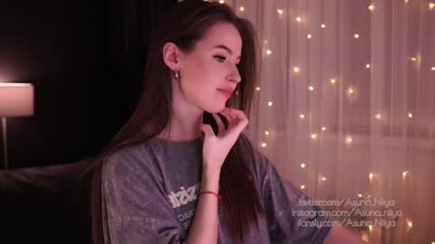 Asuna Niiya - online show from 03.01.25