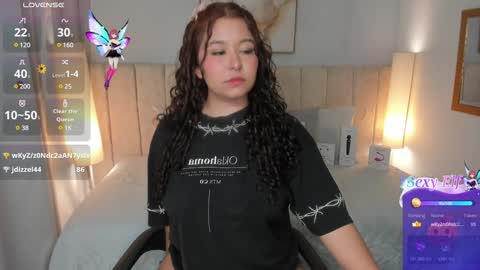 Snapshot of atena_cuteee chatting on 01.25.25 sofia online show from 01.25.25