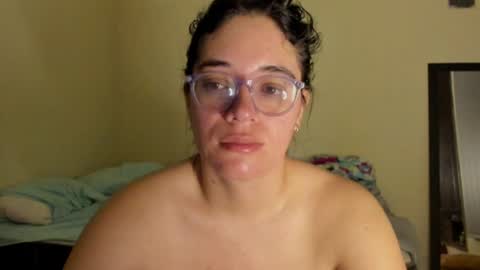 Snapshot of atenas__05 chatting on 07.18.26 atenas online show from 07.18.26