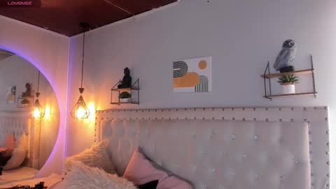 Snapshot of atenea_klett_ chatting on 11.20.25 ATENEA online show from 11.20.25