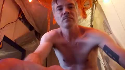 Snapshot of athandrew chatting on 11.10.25 jonnyandrew online show from 11.10.25