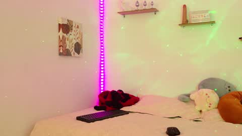 ATENEA MAKRI online show from 01.04.25