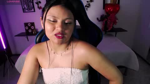 Snapshot of athena_snaw chatting on 05.07.26 athena_snaw online show from 05.07.26