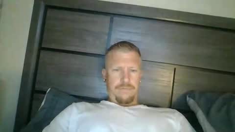 Snapshot of athletic_skater779 chatting on 05.25.26 AthleticWhiteboy777 online show from 05.25.26