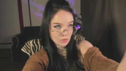 online every day between 10am-23pm online show from 10.14.25