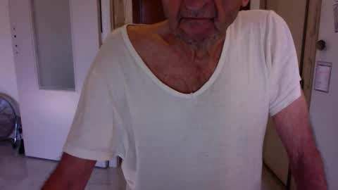 Snapshot of auguste061400 chatting on 11.28.25 auguste061400 online show from 11.28.25