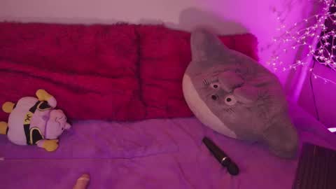 Snapshot of aura_rouss chatting on 11.19.25 aura_rouss online show from 11.19.25