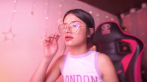 Snapshot of aura_rouss chatting on 11.27.25 aura_rouss online show from 11.27.25