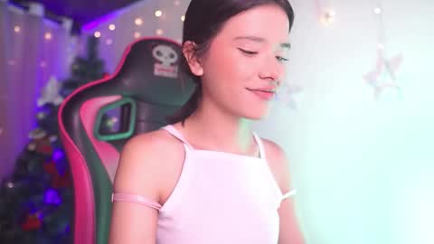 Snapshot of aura_rouss chatting on 12.16.25 aura_rouss online show from 12.16.25