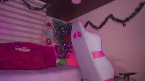 aura_rouss online show from 12.19.25