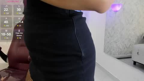 Aura sanders online show from 04.06.26