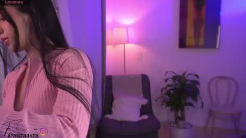 Snapshot of aura_sensual chatting on 06.19.26 . online show from 06.19.26