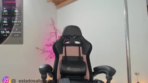 Snapshot of aurabonett chatting on 01.30.25 aura online show from 01.30.25