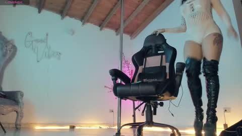 Snapshot of aurabonett chatting on 03.10.25 aura online show from 03.10.25