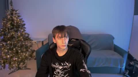 Snapshot of auracrye chatting on 12.27.24 auracrye online show from 12.27.24