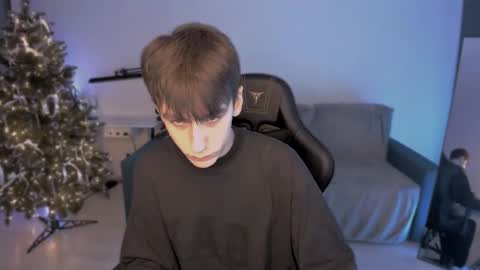 Snapshot of auracrye chatting on 12.30.24 auracrye online show from 12.30.24