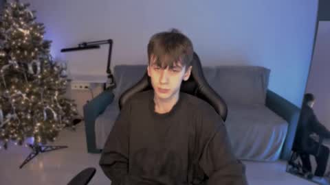 Snapshot of auracrye chatting on 12.31.24 auracrye online show from 12.31.24