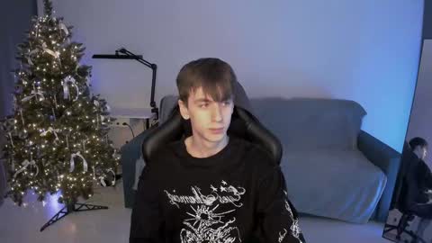 Snapshot of auracrye chatting on 01.04.25 auracrye online show from 01.04.25