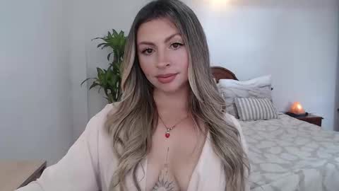 Auri Belle  online show from 11.10.25