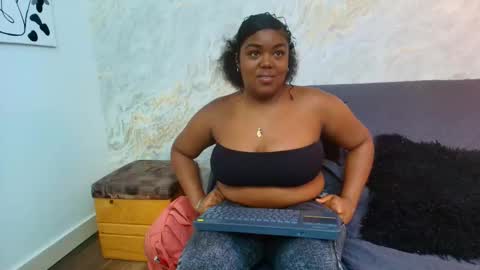 Snapshot of aurora_ebony chatting on 10.02.25 aurora_ebony online show from 10.02.25