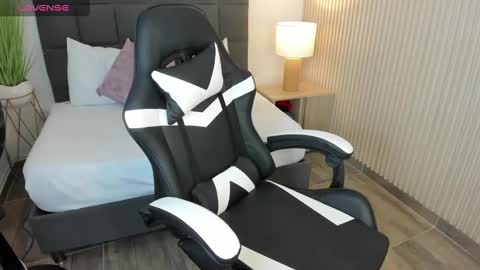 A U R O R A online show from 12.29.24