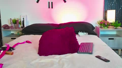 Snapshot of aurora_petitee chatting on 04.10.26 Aurora online show from 04.10.26