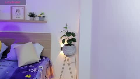 Snapshot of aurora_rodriguez chatting on 12.20.24 aurora_rodriguez online show from 12.20.24