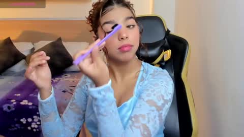 Snapshot of aurora_rodriguez chatting on 02.13.25 aurora_rodriguez online show from 02.13.25