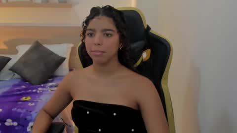Snapshot of aurora_rodriguez chatting on 02.15.25 aurora_rodriguez online show from 02.15.25