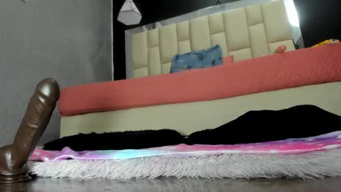 auroraa_miller online show from 01.29.25