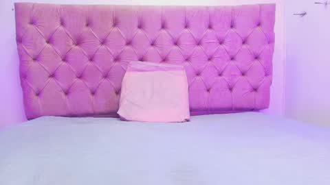 auroraa_miller online show from 09.13.25