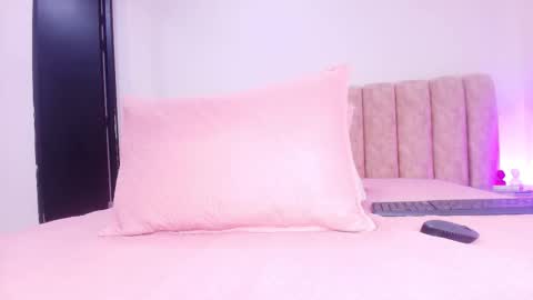 auroraa_miller online show from 11.15.25