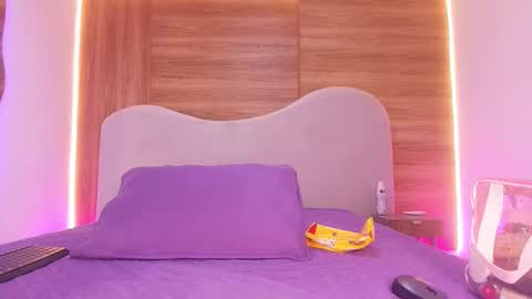 auroraa_miller online show from 03.05.26