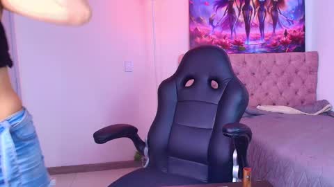 Aurora Diaz online show from 02.25.25