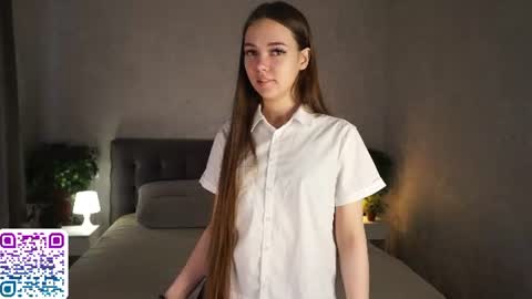 Snapshot of auroralowen chatting on 06.19.26 Aurora online show from 06.19.26