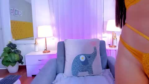 Snapshot of auroramiiller chatting on 10.02.25 Aurora Miiller online show from 10.02.25